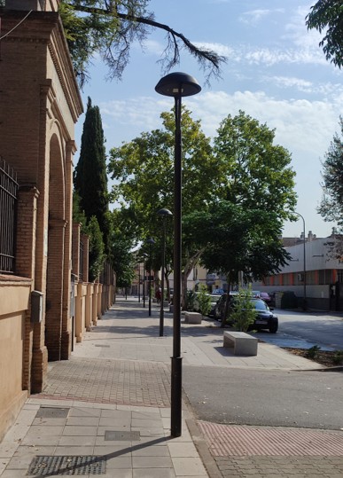 Luminaria Eca Invertida D-32L Led para iluminación exterior y alumbrado público