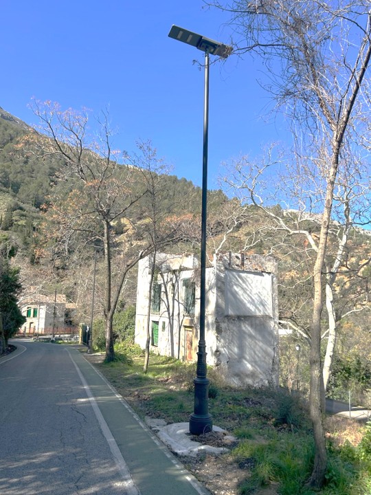 columna fernandina instalada en una calle